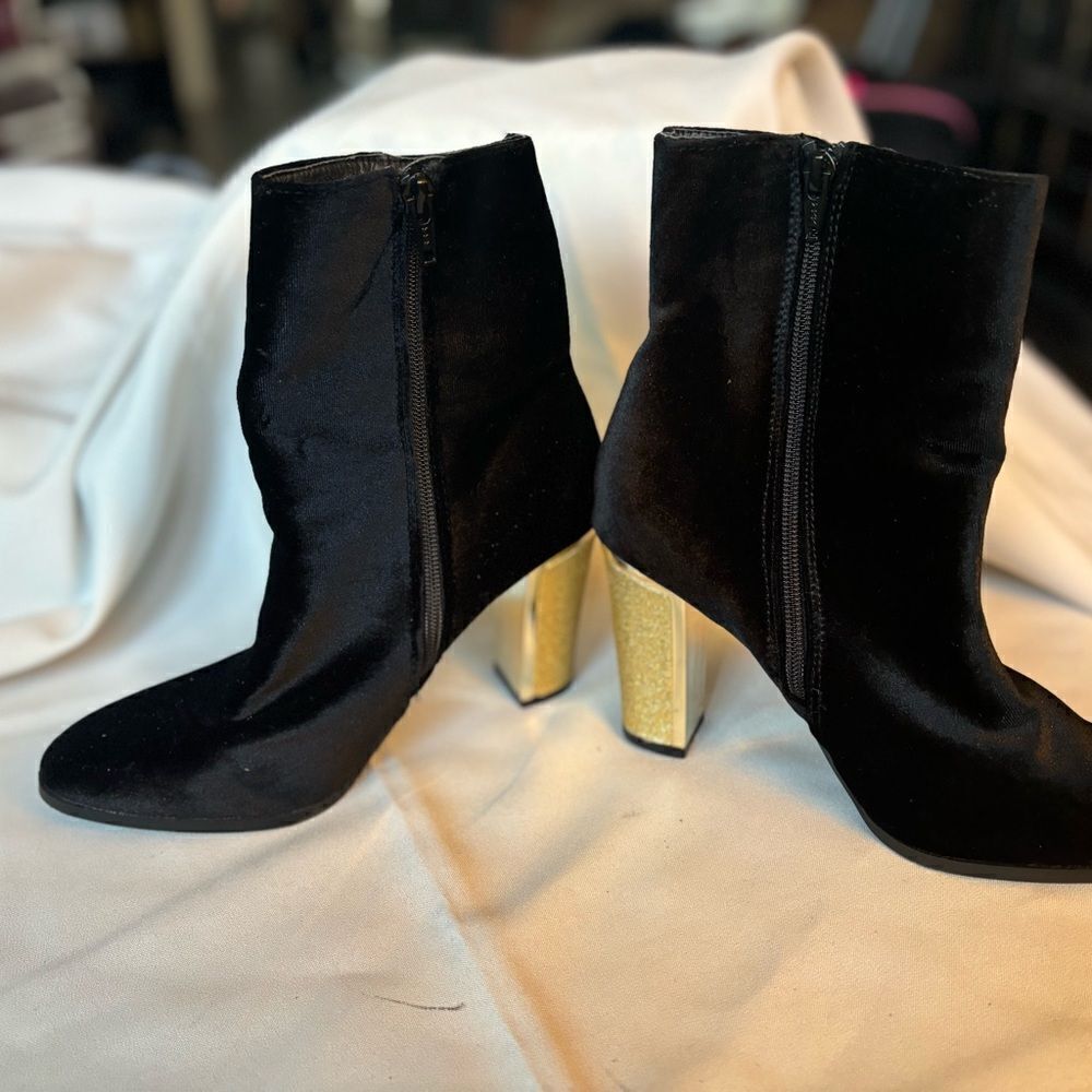 3.5” Black Velvet Gold Heels Boots Side Zipper Cato Size 8 EPC